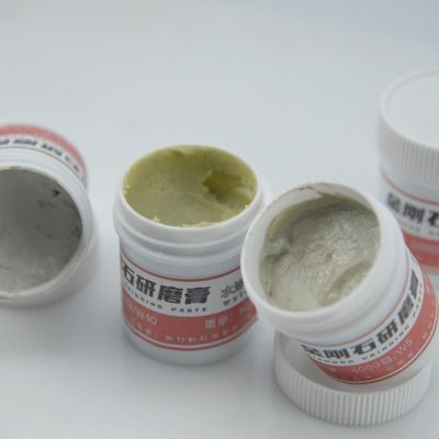 Esperimento di analisi metallografica Pasta abrasiva di diamanti per lappare il carburo di tungsteno