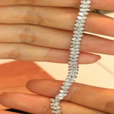 Braccialetto da tennis personalizzabile da 18K con diamante coltivati in laboratorio e goccia d'acqua di diamante