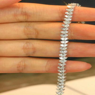 Braccialetto da tennis personalizzabile da 18K con diamante coltivati in laboratorio e goccia d'acqua di diamante